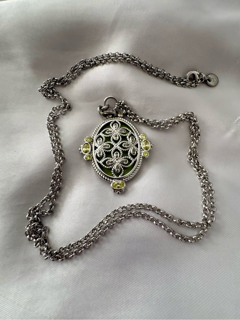 Bomb Party Silver Tone Green Statement Pendant Necklace NWOT